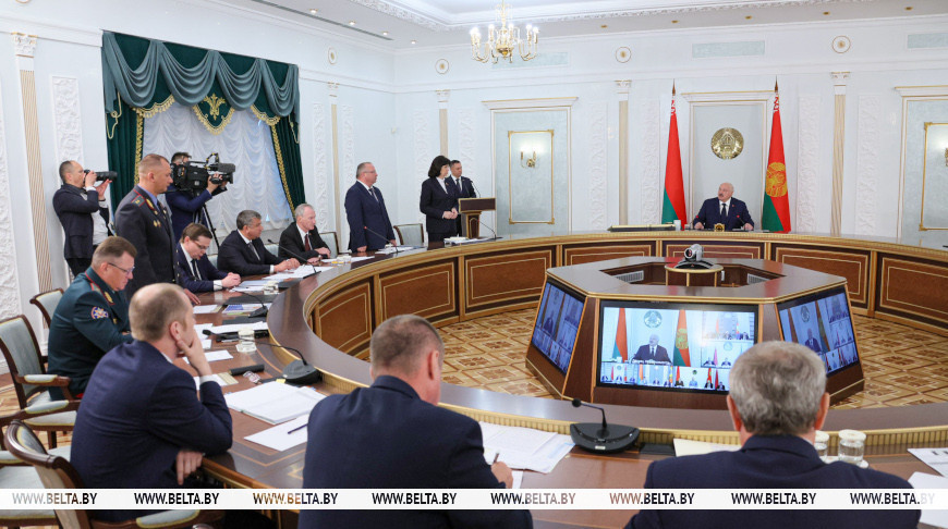 "Действуйте, не глядя ни на что!" Что Лукашенко потребовал от главы Минсельхозпрода